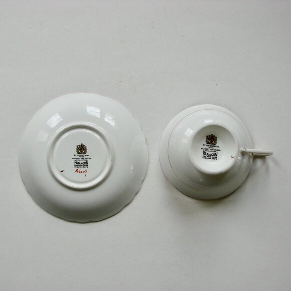 Paragon Fine Bone China Teacup and Saucer Royal Warrant Mark Green Gilt Floral - Picture 9 of 9